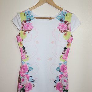 Casual mini dress with flower prints - body con